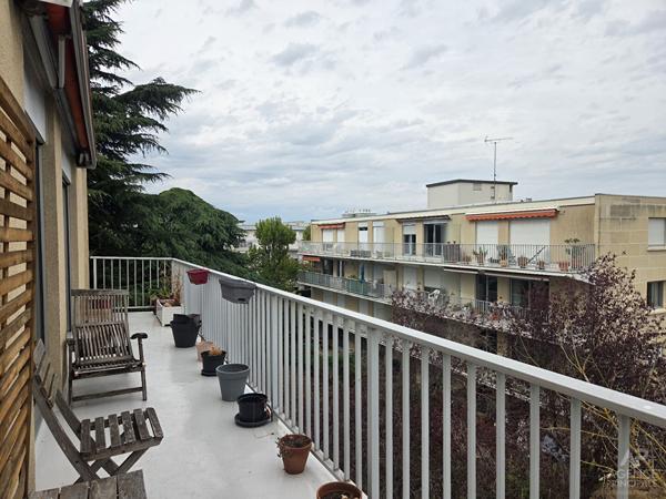 Appartement Rueil-malmaison 3 pièce(s) 69.84 m2 Loyer 1 800 €/mois charges comprises **  - Référence  20100