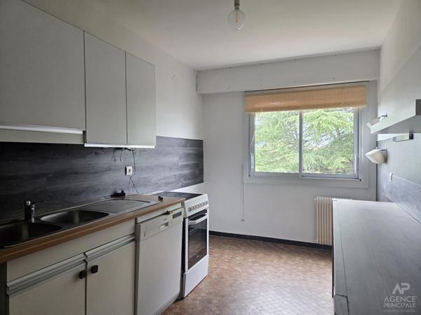 Appartement Rueil-malmaison 3 pièce(s) 69.84 m2 Loyer 1 800 €/mois charges comprises **  - Référence  20100