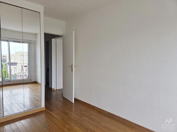 Appartement Rueil-malmaison 3 pièce(s) 69.84 m2 Loyer 1 800 €/mois charges comprises **  - Référence  20100