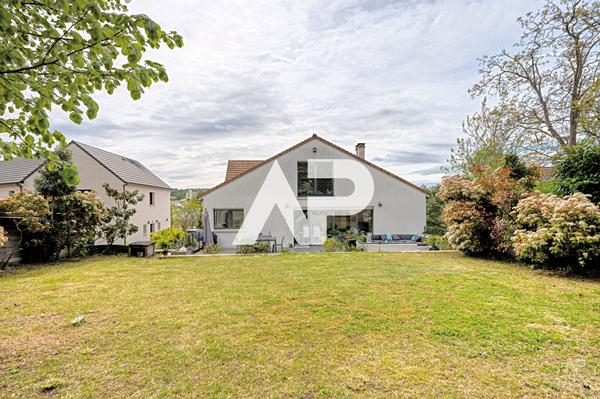 Maison Rueil Malmaison 6 pièce(s) 155.50 m2 1 190 000 € **  - Référence  20118