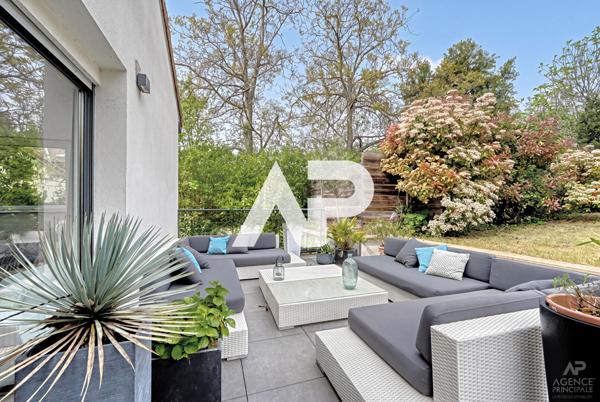 Maison Rueil Malmaison 6 pièce(s) 155.50 m2 1 190 000 € **  - Référence  20118