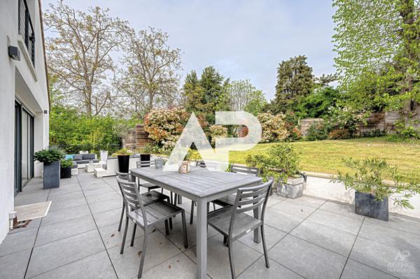 Maison Rueil Malmaison 6 pièce(s) 155.50 m2 1 190 000 € **  - Référence  20118