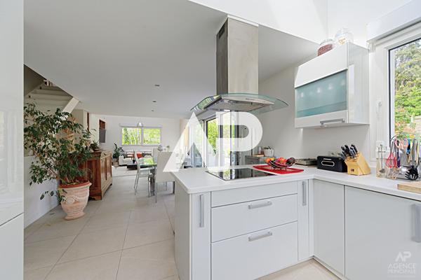 Maison Rueil Malmaison 6 pièce(s) 155.50 m2 1 190 000 € **  - Référence  20118