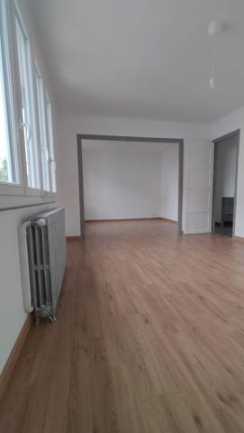 Charmante Maison de 73 m² Entièrement Rénovée avec Sous-sol Complet et Terrain de 531 m²