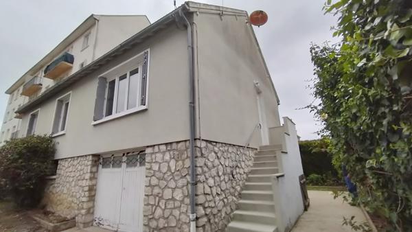 Charmante Maison de 73 m² Entièrement Rénovée avec Sous-sol Complet et Terrain de 531 m²