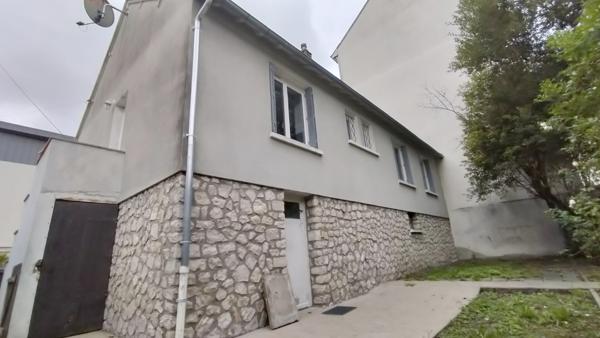 Charmante Maison de 73 m² Entièrement Rénovée avec Sous-sol Complet et Terrain de 531 m²