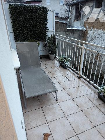 Maison de ville sur 3 niveaux tbe 2 grandes chambres