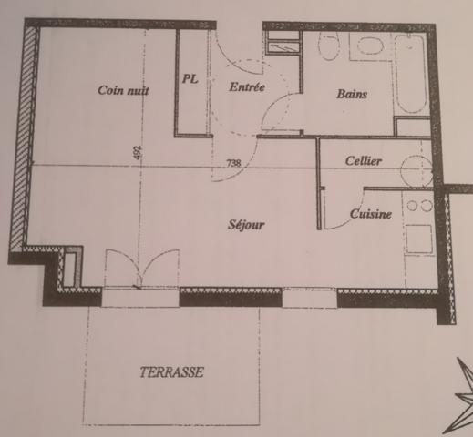 VILLENEUVE SUR LOT, dans la résidence sécurisée des Médiévales, studio d'environ 34 m2 situé au rez-de-chaussée avec TERRASSE privative et place de parking. L'appartement comprend : une entrée avec placard, un salon séjour donnant sur une terrasse, avec , Villeneuve sur lot