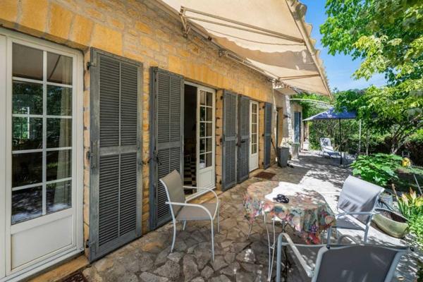 Maison contemporaine - Sarlat-la-caneda Sarlat – Grande maison familiale de 7 chambres avec piscine sur 1 930 m² de jardin clos