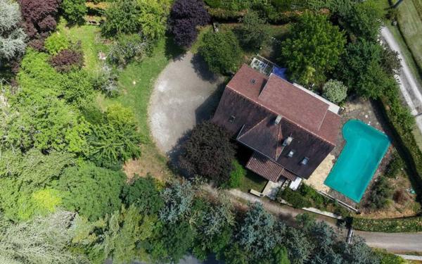 Maison contemporaine - Sarlat-la-caneda Sarlat – Grande maison familiale de 7 chambres avec piscine sur 1 930 m² de jardin clos