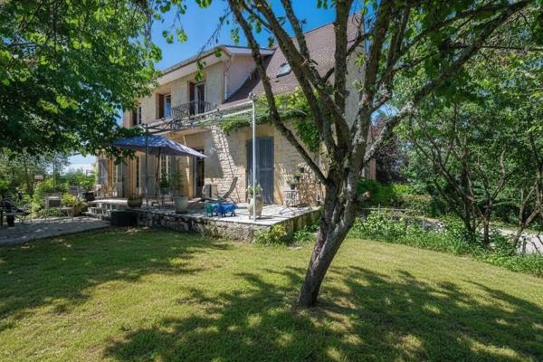 Maison contemporaine - Sarlat-la-caneda Sarlat – Grande maison familiale de 7 chambres avec piscine sur 1 930 m² de jardin clos