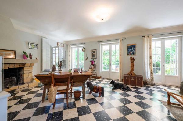 Maison contemporaine - Sarlat-la-caneda Sarlat – Grande maison familiale de 7 chambres avec piscine sur 1 930 m² de jardin clos