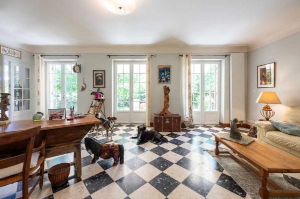 Maison contemporaine - Sarlat-la-caneda Sarlat – Grande maison familiale de 7 chambres avec piscine sur 1 930 m² de jardin clos