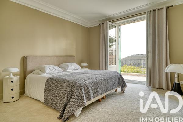 Maison à vendre 9 pièces 235 m² Le Mesnil-le-Roi