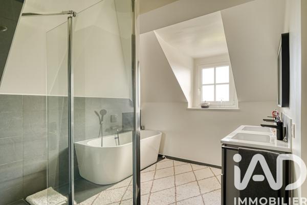 Maison à vendre 9 pièces 235 m² Le Mesnil-le-Roi
