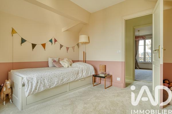 Maison à vendre 9 pièces 235 m² Le Mesnil-le-Roi