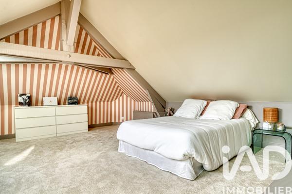 Maison à vendre 9 pièces 235 m² Le Mesnil-le-Roi