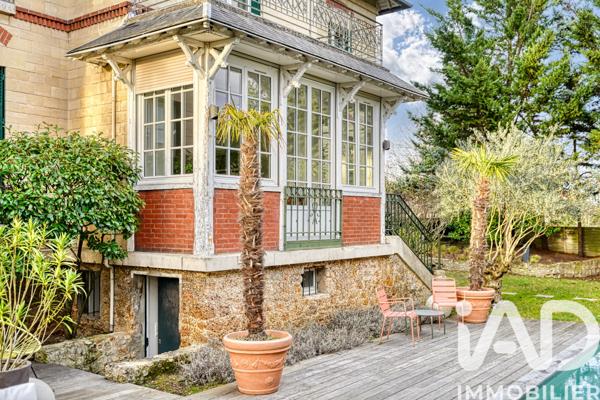 Maison à vendre 9 pièces 235 m² Le Mesnil-le-Roi