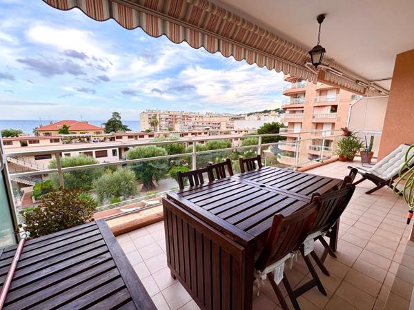 Appartement 2 pièces vue mer, terrasse et garage