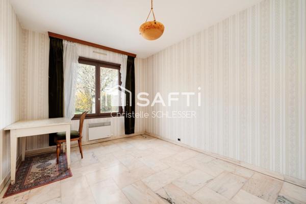 Maison de Plain-Pied au Cœur d'un Écrin de Verdure