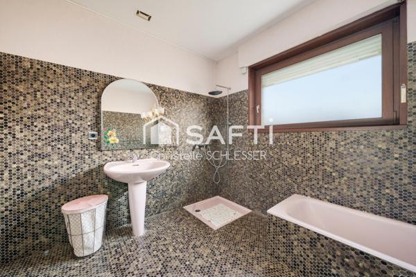 Maison de Plain-Pied au Cœur d'un Écrin de Verdure