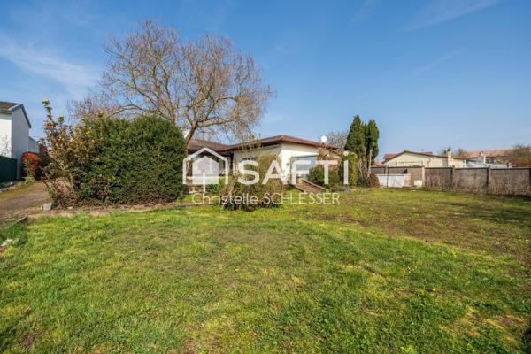 Maison de Plain-Pied au Cœur d'un Écrin de Verdure