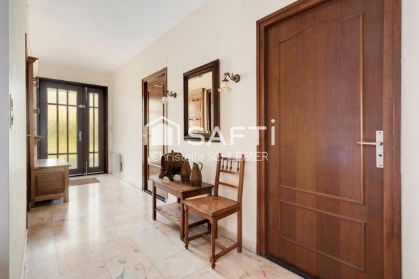 Maison de Plain-Pied au Cœur d'un Écrin de Verdure