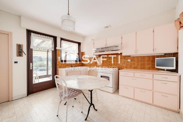 Maison de Plain-Pied au Cœur d'un Écrin de Verdure