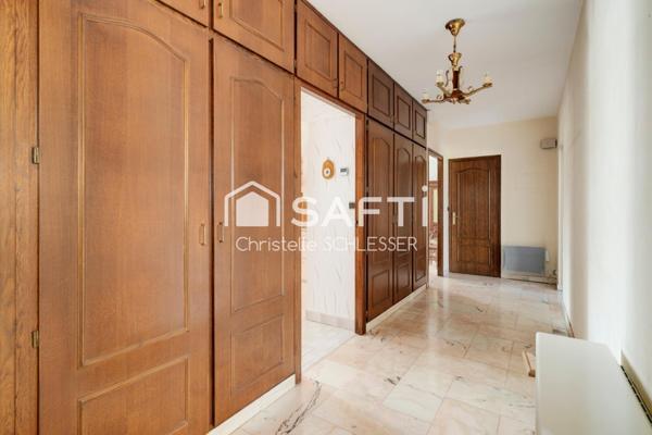 Maison de Plain-Pied au Cœur d'un Écrin de Verdure