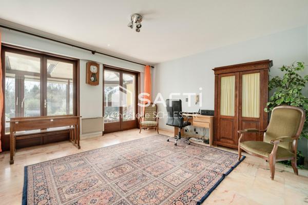 Maison de Plain-Pied au Cœur d'un Écrin de Verdure