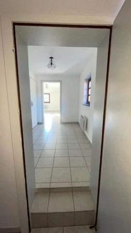 Appartement totalement rénové avec place de parking