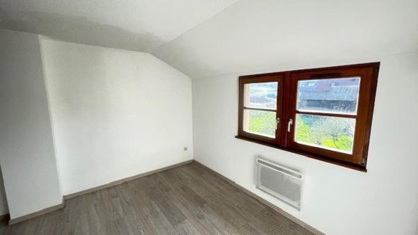 Appartement totalement rénové avec place de parking