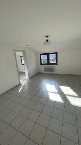 Appartement totalement rénové avec place de parking