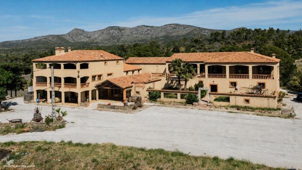 Vente Maison de luxe Perpignan 25 Pièces 1600 m²