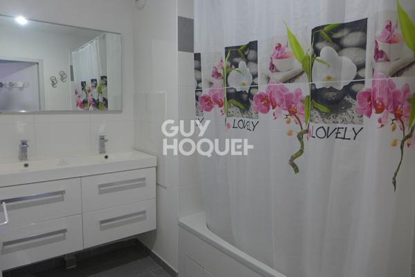 Appartement 2 chambres avec terrasse et stationnement privé