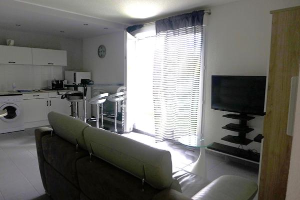 Appartement 2 chambres avec terrasse et stationnement privé