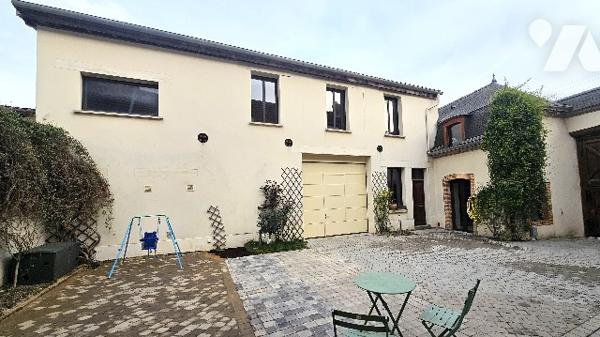En exclusivité : Propriété d’environ 373 m2 Maison à usage d'habitation et Annexes à DIZY (51530)