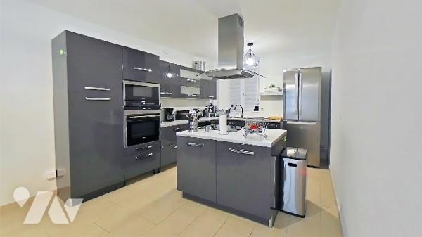 En exclusivité : Propriété d’environ 373 m2 Maison à usage d'habitation et Annexes à DIZY (51530)
