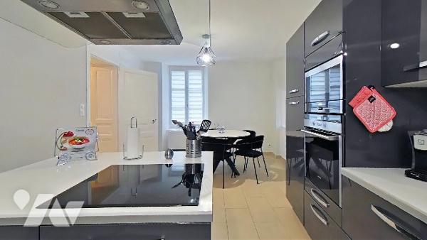 En exclusivité : Propriété d’environ 373 m2 Maison à usage d'habitation et Annexes à DIZY (51530)