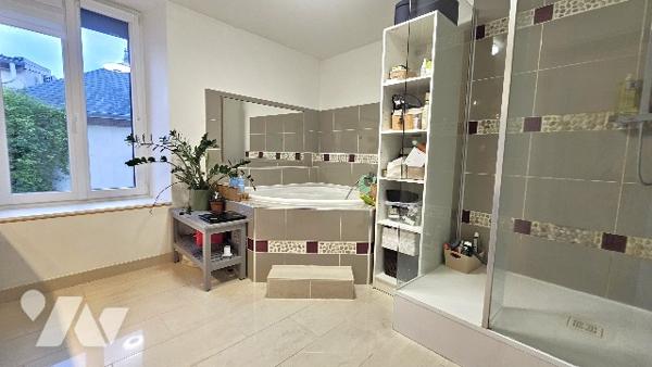 En exclusivité : Propriété d’environ 373 m2 Maison à usage d'habitation et Annexes à DIZY (51530)