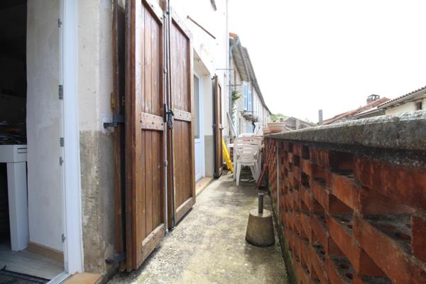 Saint-Félix-de-Sorgues (12400) MAISON VILLAGE T3 AVEC TERRASSE ET GRANDE CAVE
