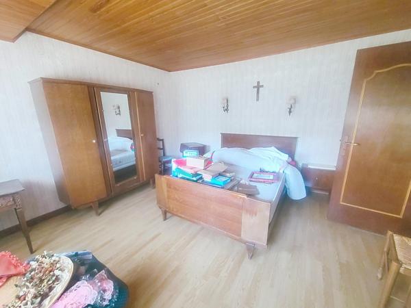 Chaumière de 147m² - Ancienne chaumière datant de 1736, démontée et entièrement reconstruite sur site par des artisans