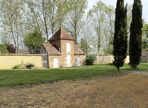 Château du XIXe siècle avec gîtes en Bourbonnais