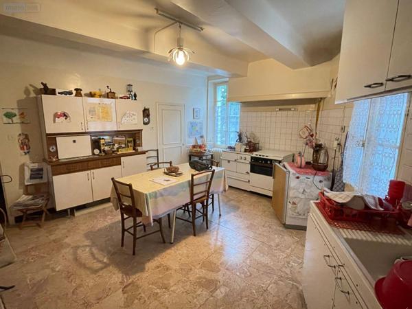 Maison de ville à vendre à Villeneuve dans les Alpes-de-Haute-Provence (04180), ref : 025/1838   
Centre ville