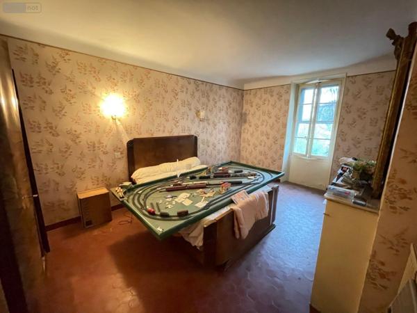 Maison de ville à vendre à Villeneuve dans les Alpes-de-Haute-Provence (04180), ref : 025/1838   
Centre ville