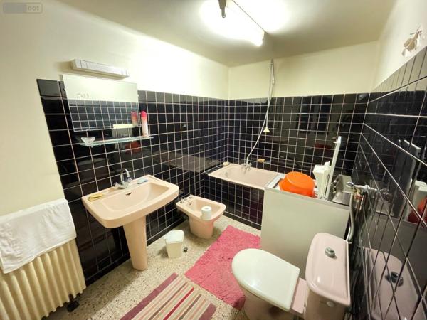 Maison de ville à vendre à Villeneuve dans les Alpes-de-Haute-Provence (04180), ref : 025/1838   
Centre ville