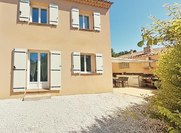 La Roquebrussanne (83136) Maison 4 pièces avec terrasse couverte et petit jardin