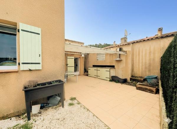 La Roquebrussanne (83136) Maison 4 pièces avec terrasse couverte et petit jardin