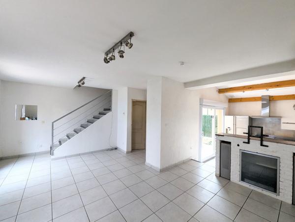 La Roquebrussanne (83136) Maison 4 pièces avec terrasse couverte et petit jardin