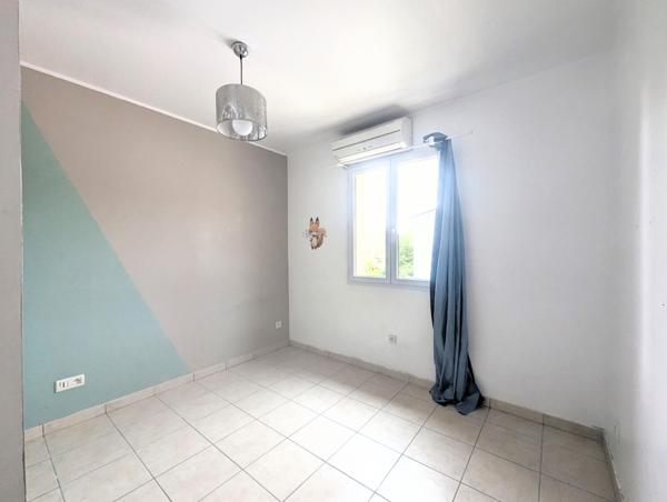 La Roquebrussanne (83136) Maison 4 pièces avec terrasse couverte et petit jardin